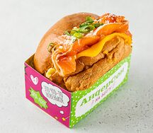 Eggdrop с пепперони, скрэмблом и соусом сальса