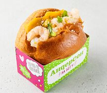 Eggdrop с креветкой, скрэмблом и соусом биск