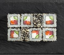 Ролл Микс с кунжутом