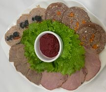 Ассорти из мясных деликатесов