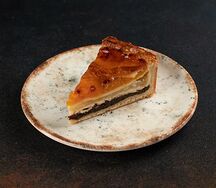 Пирог с курагой, черносливом, яблоком и лимоном без сахара