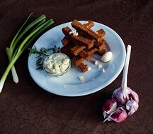 Гренки с соусом от шефа