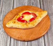 Хачапури по-аджарски с помидорами