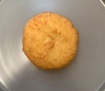 Пончик с заварным кремом со вкусом малины