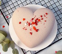 Муссовый торт Сердечко с клубникой