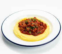 Гуляш из говядины с пюре