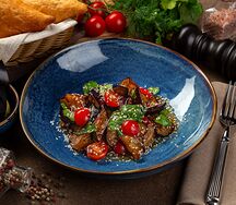 Салат с хрустящими баклажанами