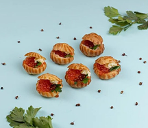 Набор профитролей с красной икрой