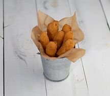 Сырные палочки из мацареллы