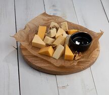Сырное ассорти с медом