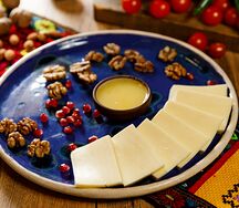 Сыр Сулугуни с медом