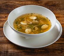 Куриный бульон с лапшой 