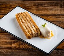 Медовик с ванильным пломбиром