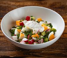 Салат домашний с редисом 