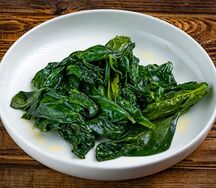 Припущенный шпинат