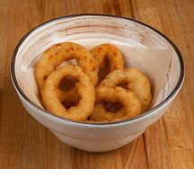 Луковые кольца с чесночным соусом