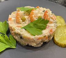 Оливье с раковыми шейками