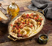 Хумус с оливками и вялеными томатами