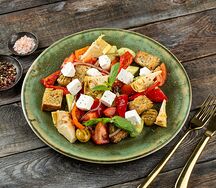 Салат Греческий с артишоком и вялеными томатами