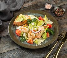 Салат Цезарь с креветками