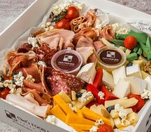 Вох мясных деликатесов и с сыров М