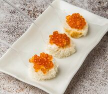 Тост с маслом и икрой