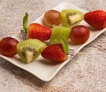 Фрукты на шпажке