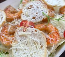 Салат Цезарь с креветкой