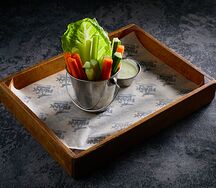 Овощные палочки с соусом тартар