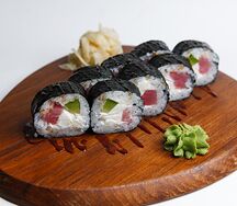 Ролл с тунцом