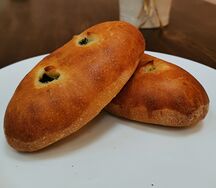 Пирожок с сыром и шпинатом