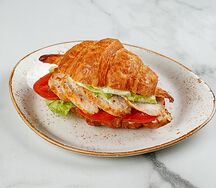 Круассан с курицей
