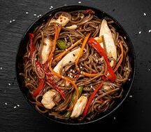 Соба с курицей терияки