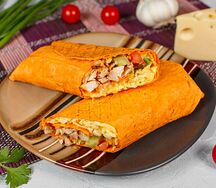 Шаурма с курицей в сырном лаваше