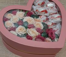 ‎Коробочка из роз и конфет Венеция