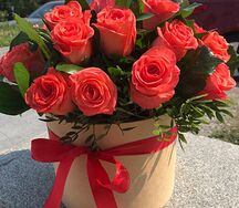 19 рыжих роз в коробочке