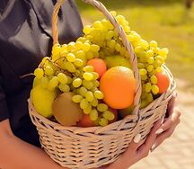 Корзина сезонных фруктов