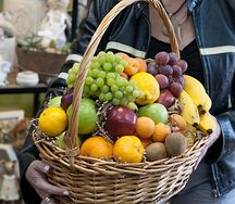 Корзина сезонных фруктов
