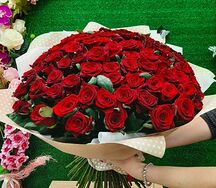Букет из 101 бордовой розы