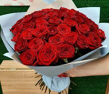 Букет из 51 бордовой розы