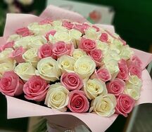 Букет из 51 бело-розовой розы