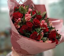 Букет роз и альстромерий Темперамент