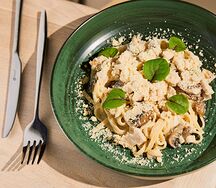 Паста с курицей и грибами