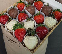 Клубника в шоколаде Два шоколада