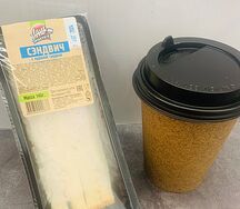 Сэндвич с курицей и капучино 