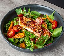 С зеленью, жареным халуми и вяленой хурмой