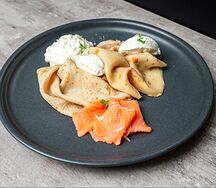 Блины с лососем и муссом пармезан