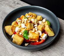 Салат из хрустящих баклажанов