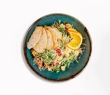 Цезарь с куриной грудкой (ян)