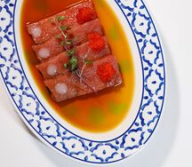 Татаки из тунца с гелем из личи